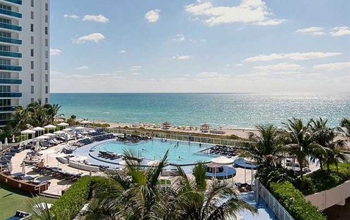 Apartment mit Pool in erster Meereslinie in Miami