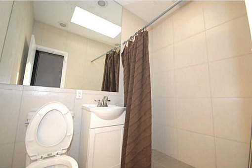 Badezimmer mit Dusche
