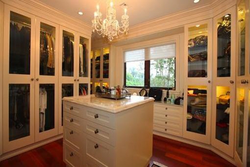 Begehbarer Kleiderschrank