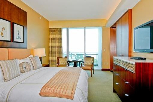 Luxuriöses Schlafzimmer mit Blick auf das Meer