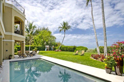Schöne Villa am Strand mit Kamin und Pool-und Wellnessbereich in Naples