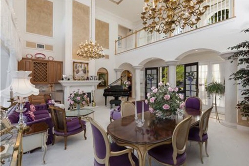 Riesiges Wohnzimmer