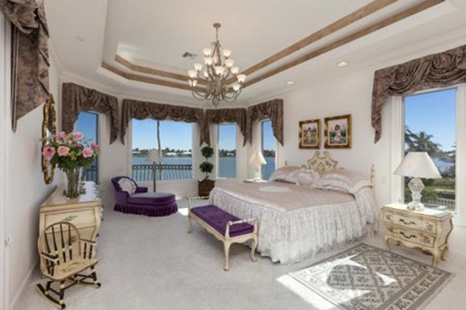 Master-Schlafzimmer mit Panoramablick