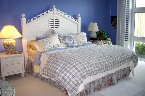 Master-Schlafzimmer mit Kingsize-Bett