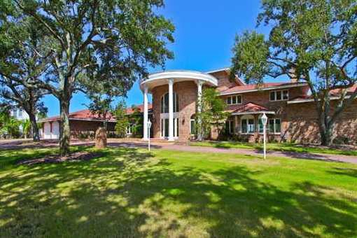 Stattliche Villa am Manatee River mit großem Garten und Pool