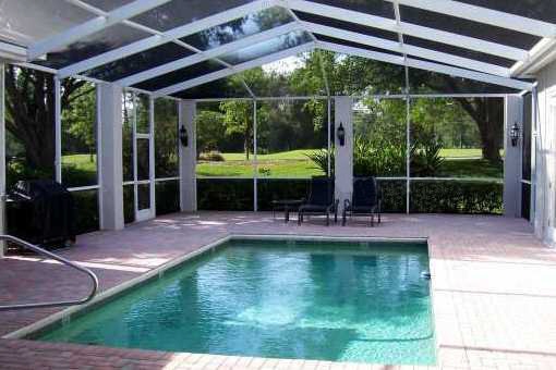 Überdachter Pool