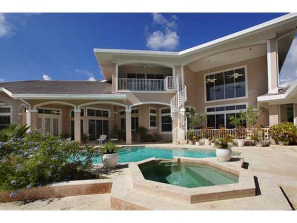 Großzügige Terrasse mit Pool in Fort Myers