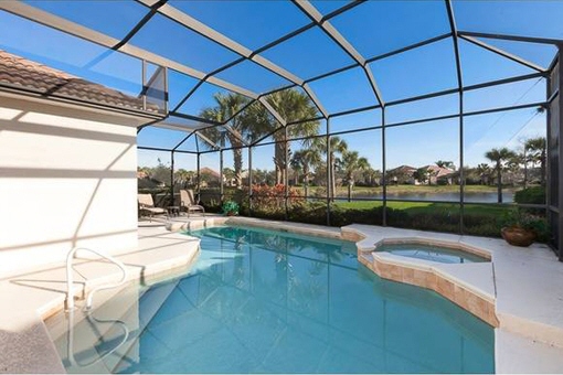 Wunderschöne Terrasse mit Pool in Fort Myers